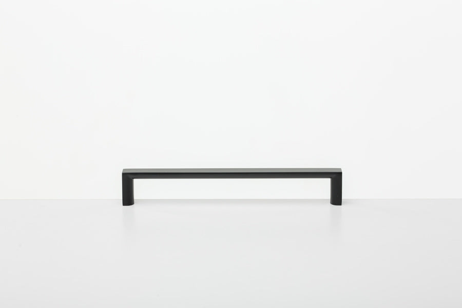 The Linear Cabinet Handle – Smooth Black