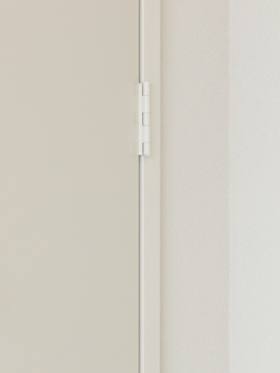 White Hinges By Zanda