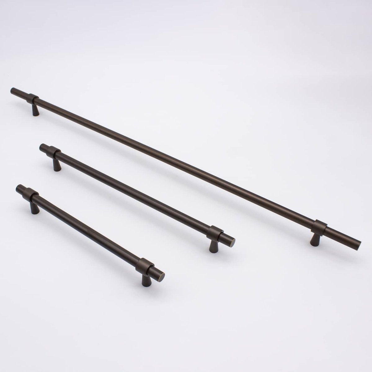 Aged Brass Timeless Pull - Phoebe - Manovella - Entry - Point - CABPHO200AG - Manovella