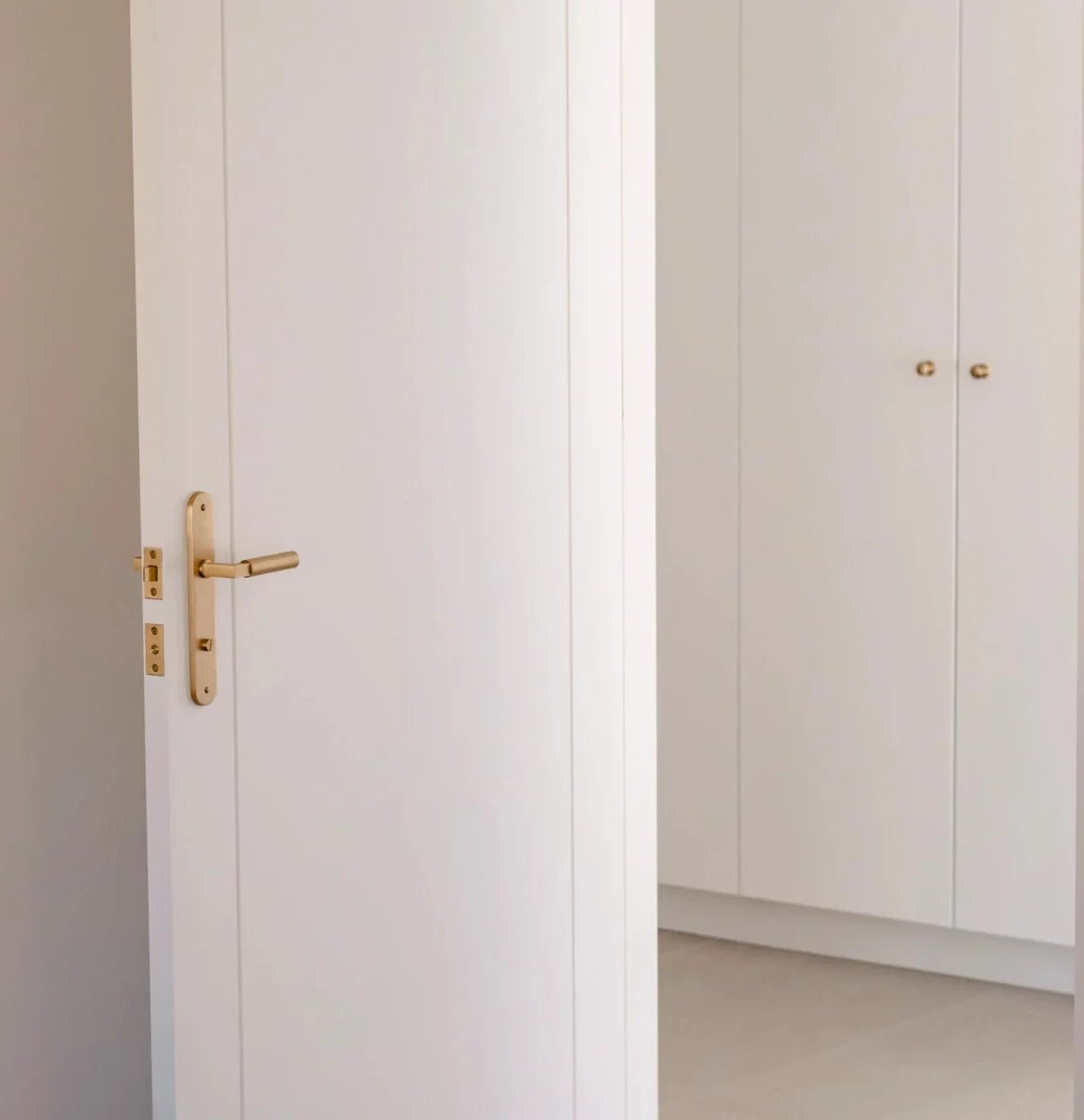 IVER Berlin Solid Brass Oval Plate Door Handle – Multiple Finishes Available - Entry - Point - 10766 - Iver