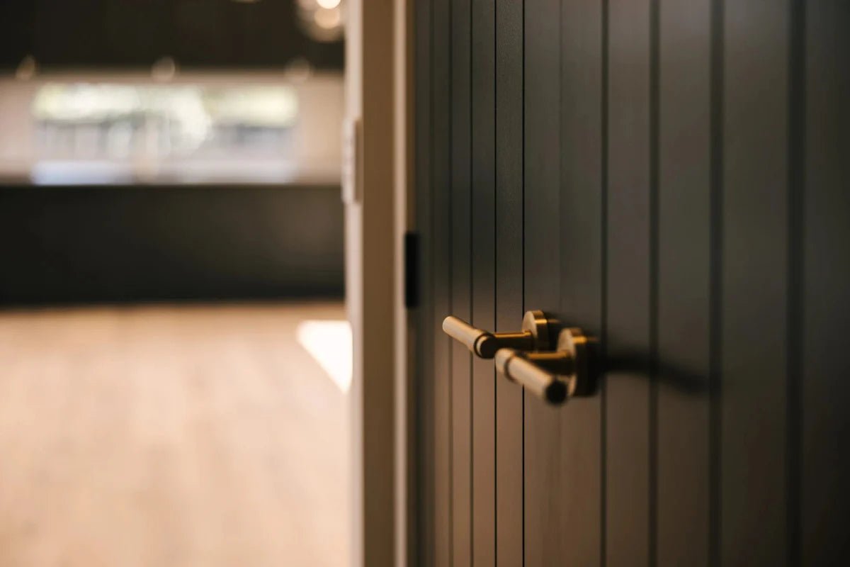 IVER Helsinki Solid Brass Round Rose Door Handle – Multiple Finishes Available - Entry - Point - 20626 - Iver