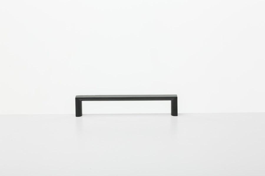 The Linear Cabinet Handle – Smooth Black