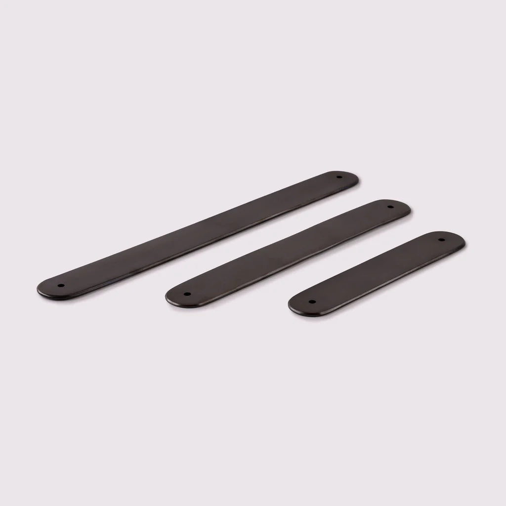 Curved Handle Backplate - Antique Bronze by Hepburn